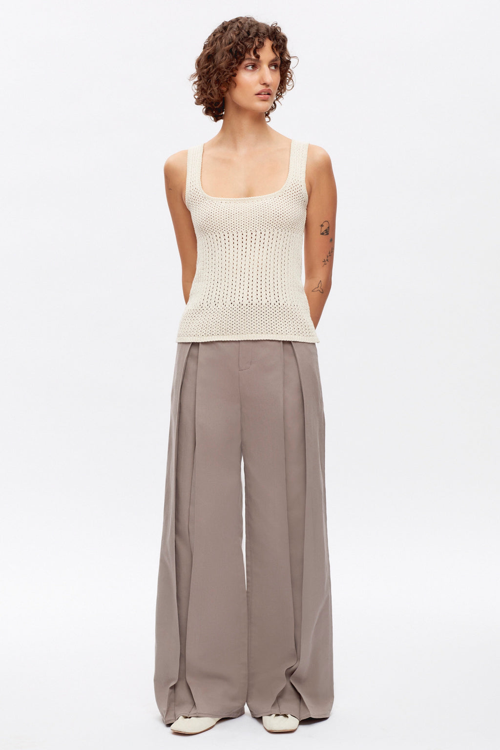 Francis is 5ft 9.5in, a regular size XS and wearing a XS.