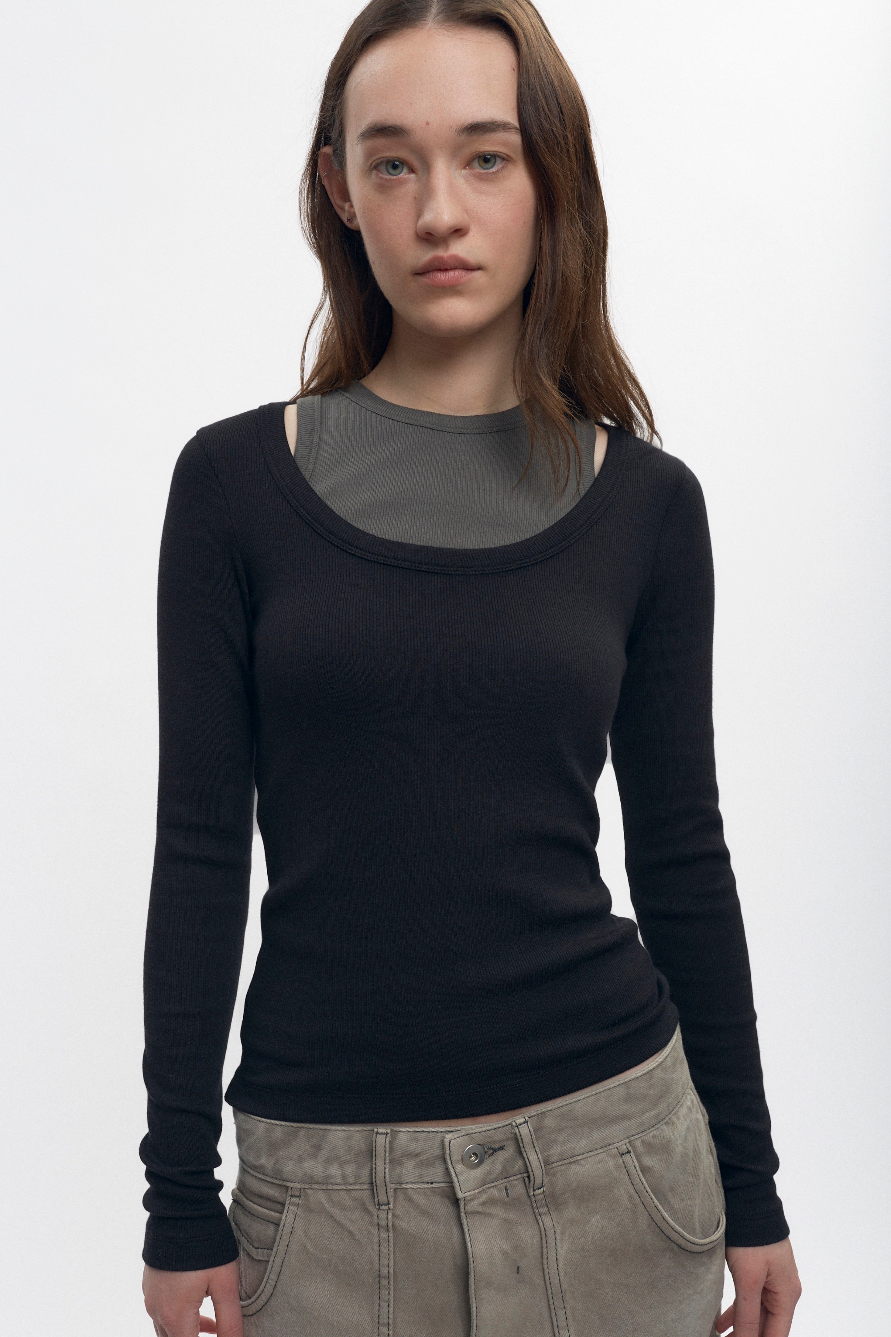 Elizabeth is 5’11" is a regular XS and is wearing a S.