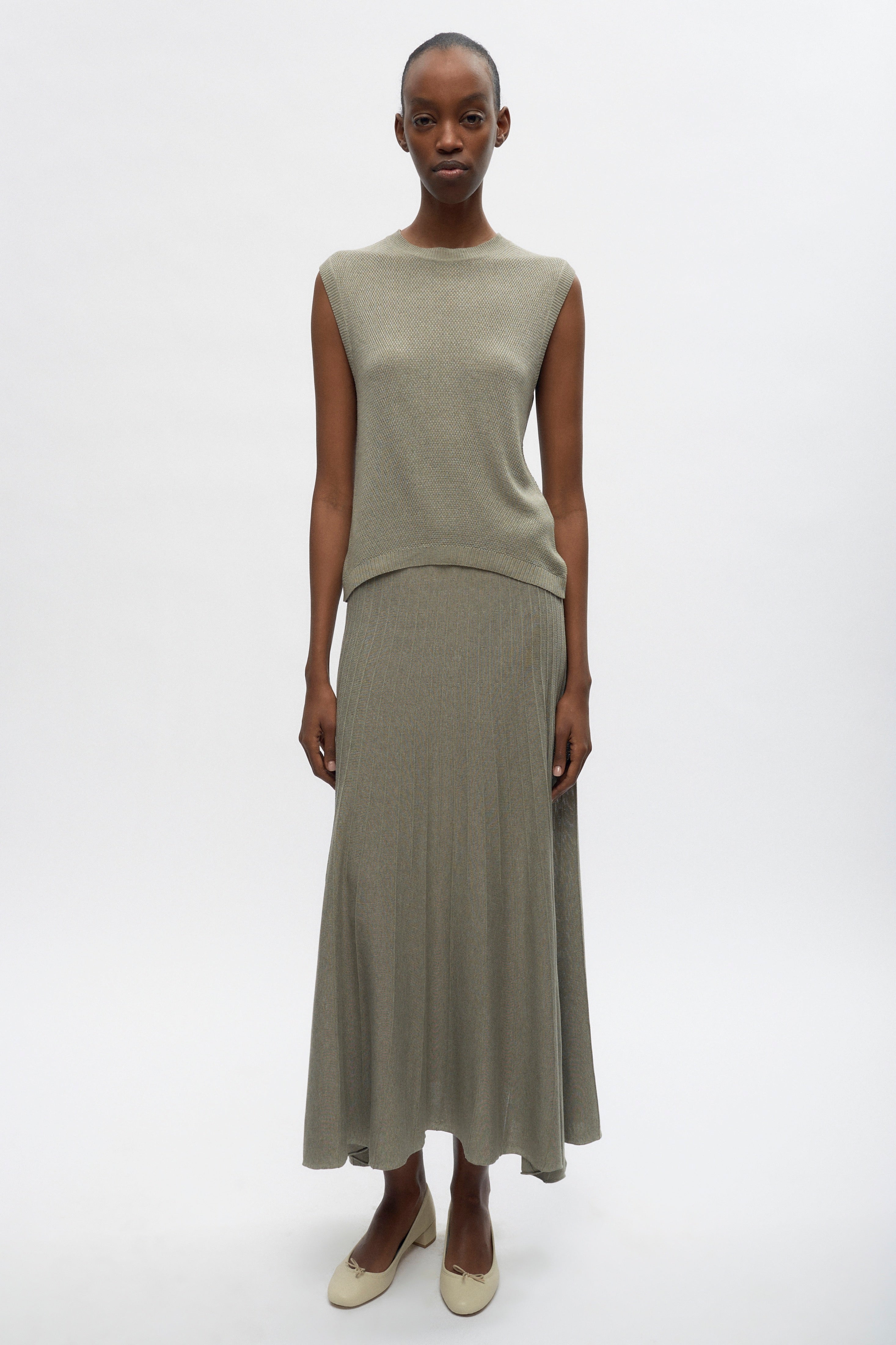 Women's Mesh Sleeveless Tee in Dune Grass