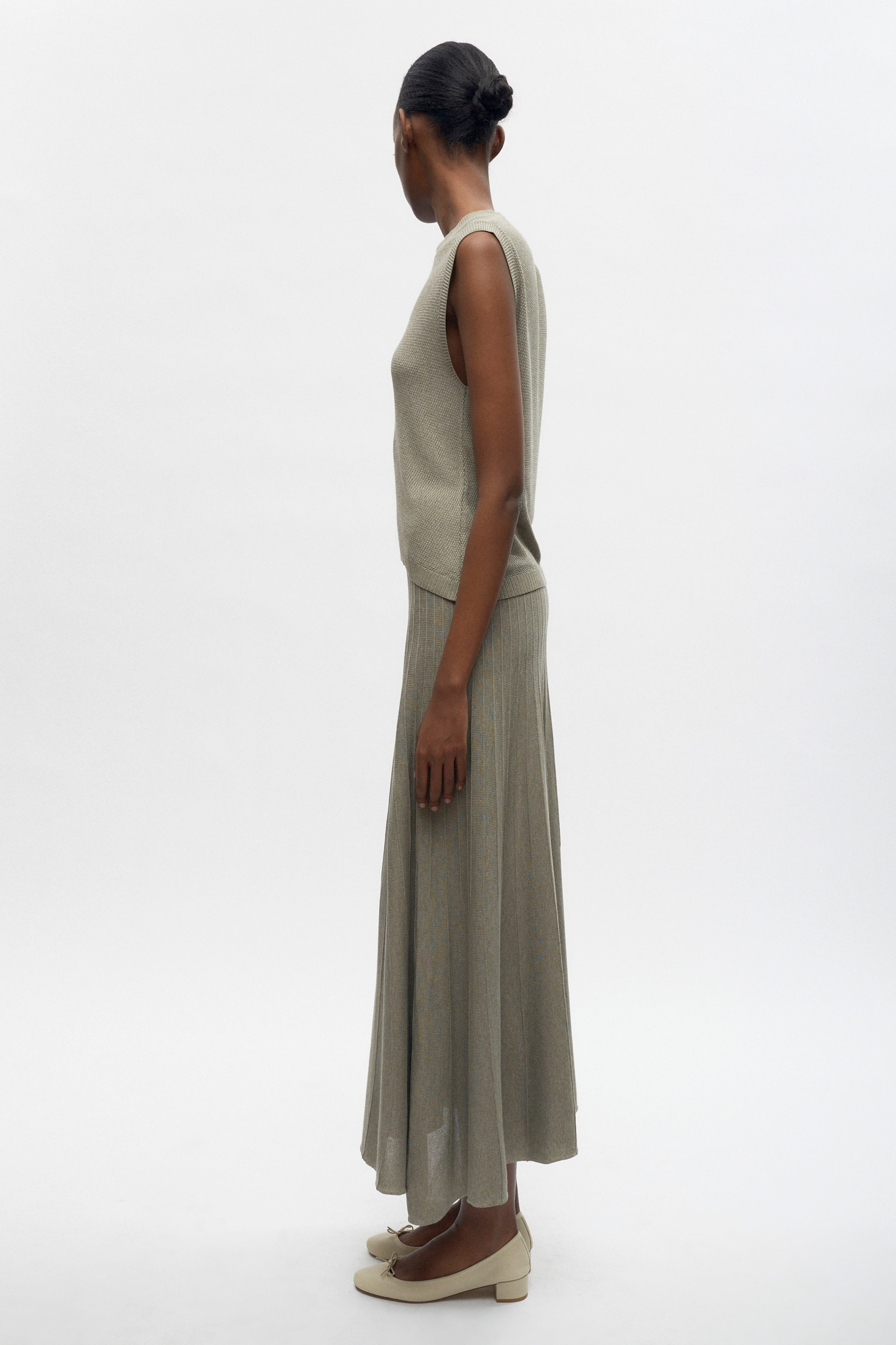 Women's Mesh Sleeveless Tee in Dune Grass