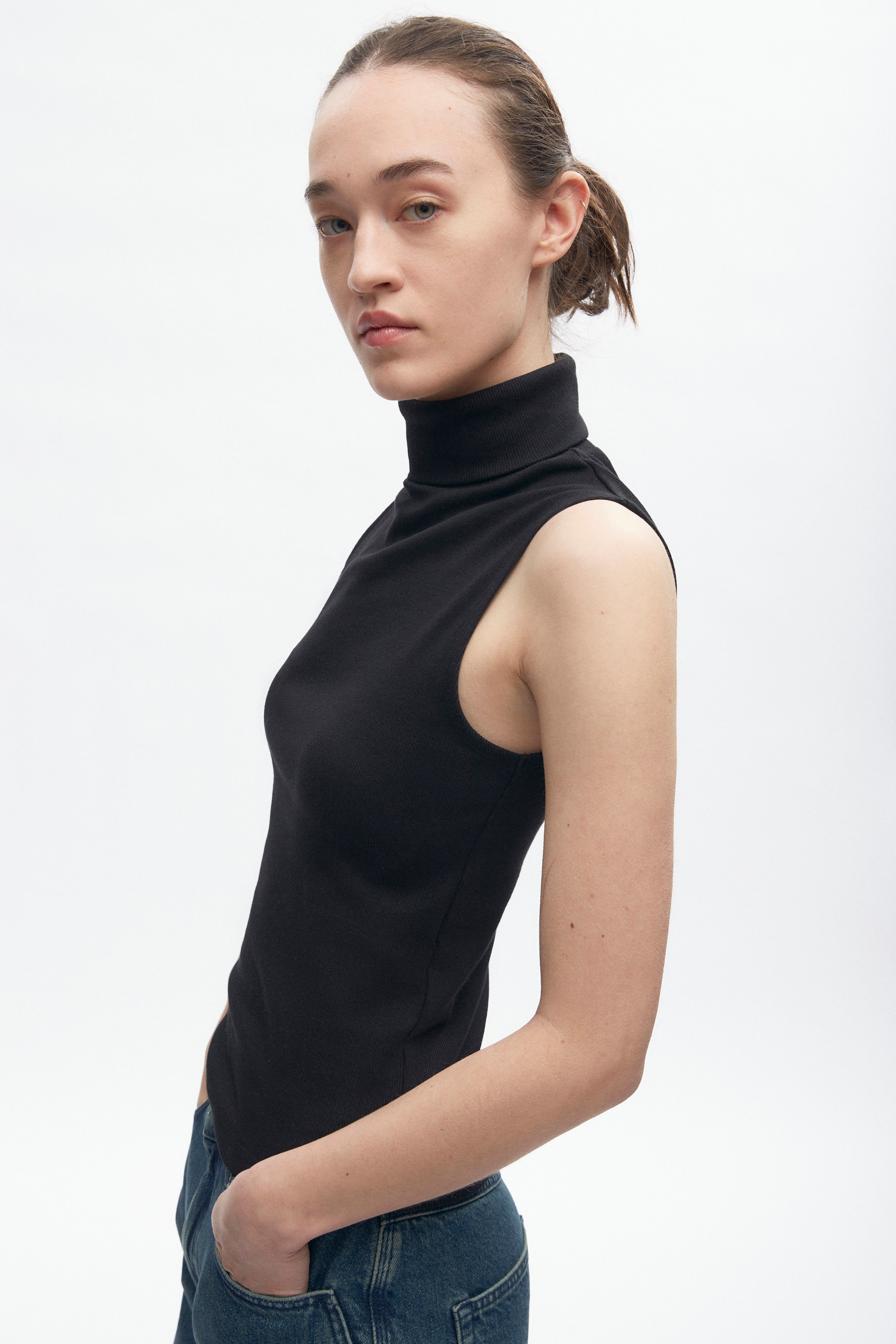 Women's Sleeveless Turtleneck in Black