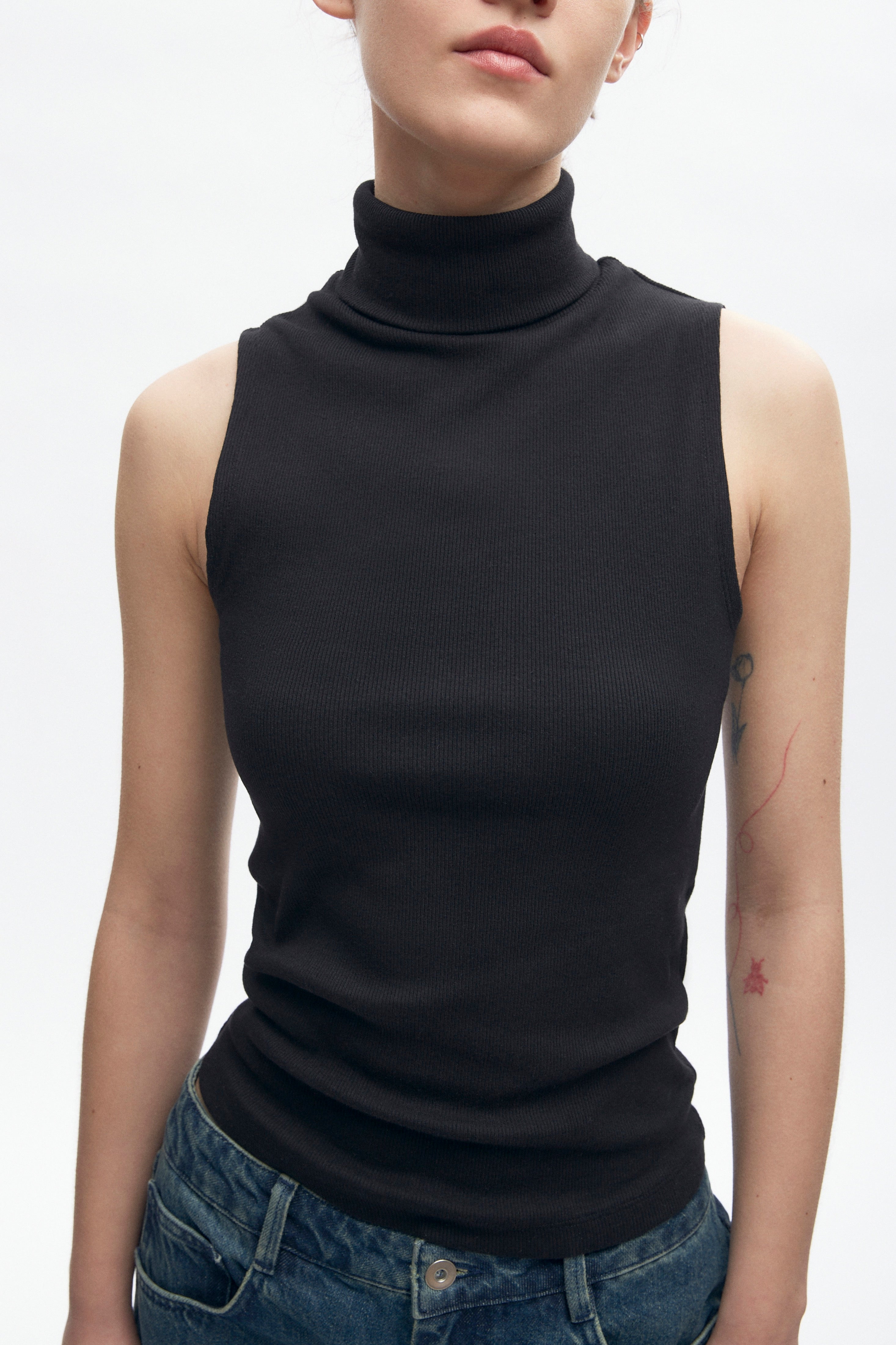 Women's Sleeveless Turtleneck in Black