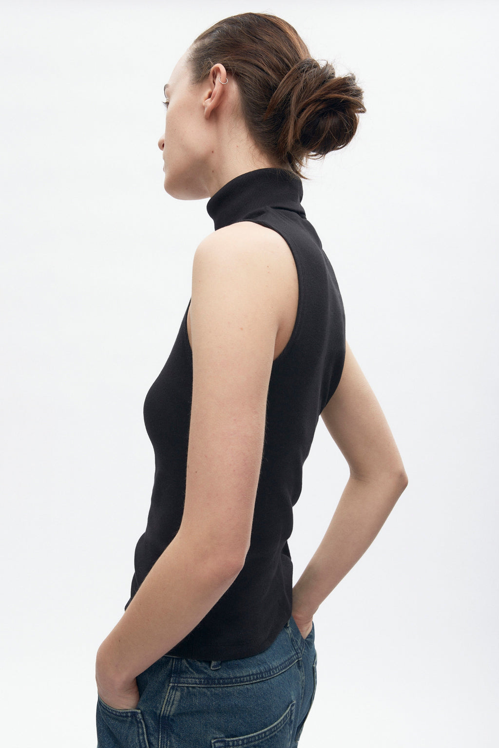 Women's Sleeveless Turtleneck in Black