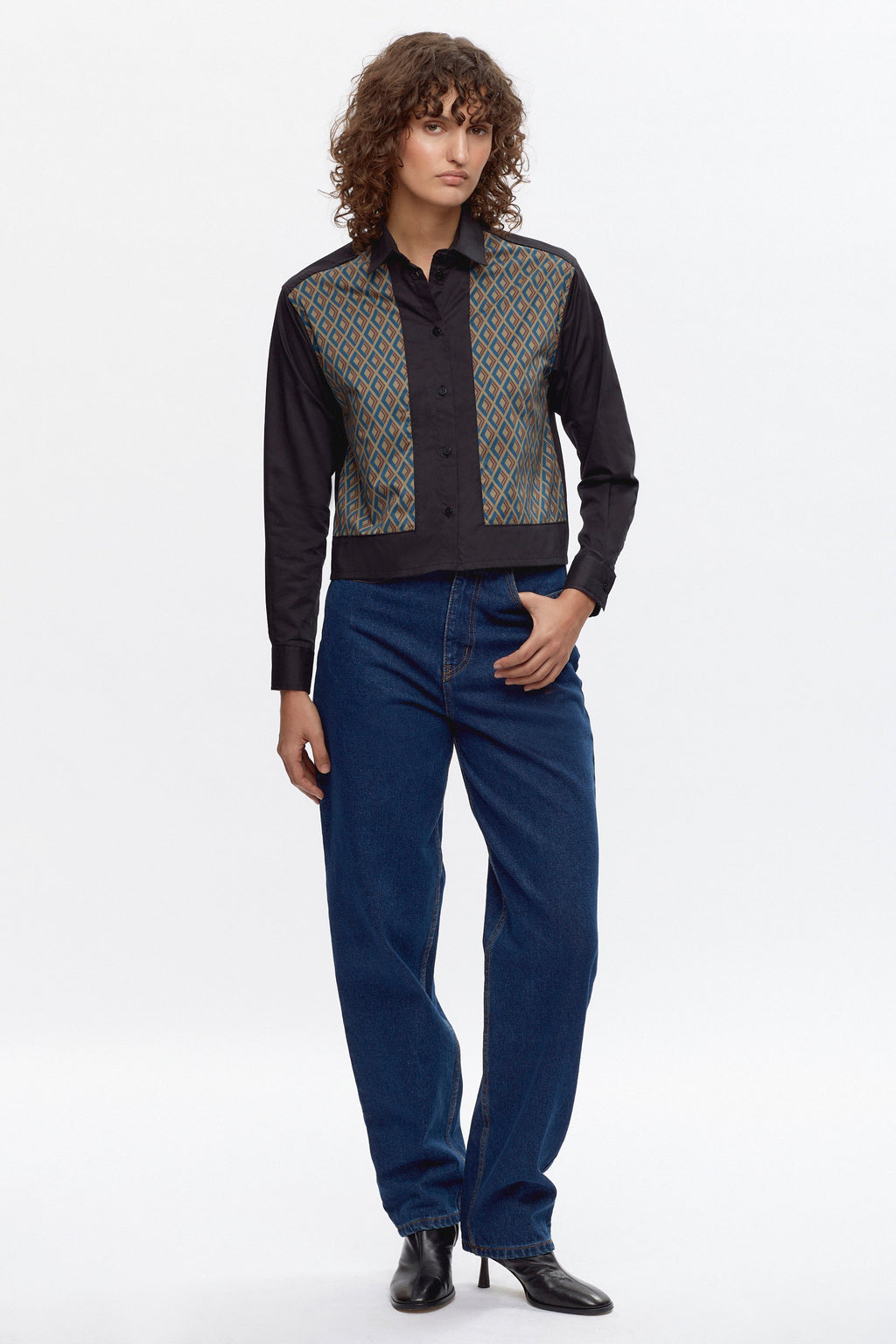 Francis is 5ft 9.5in, a regular size XS and wearing a XS.