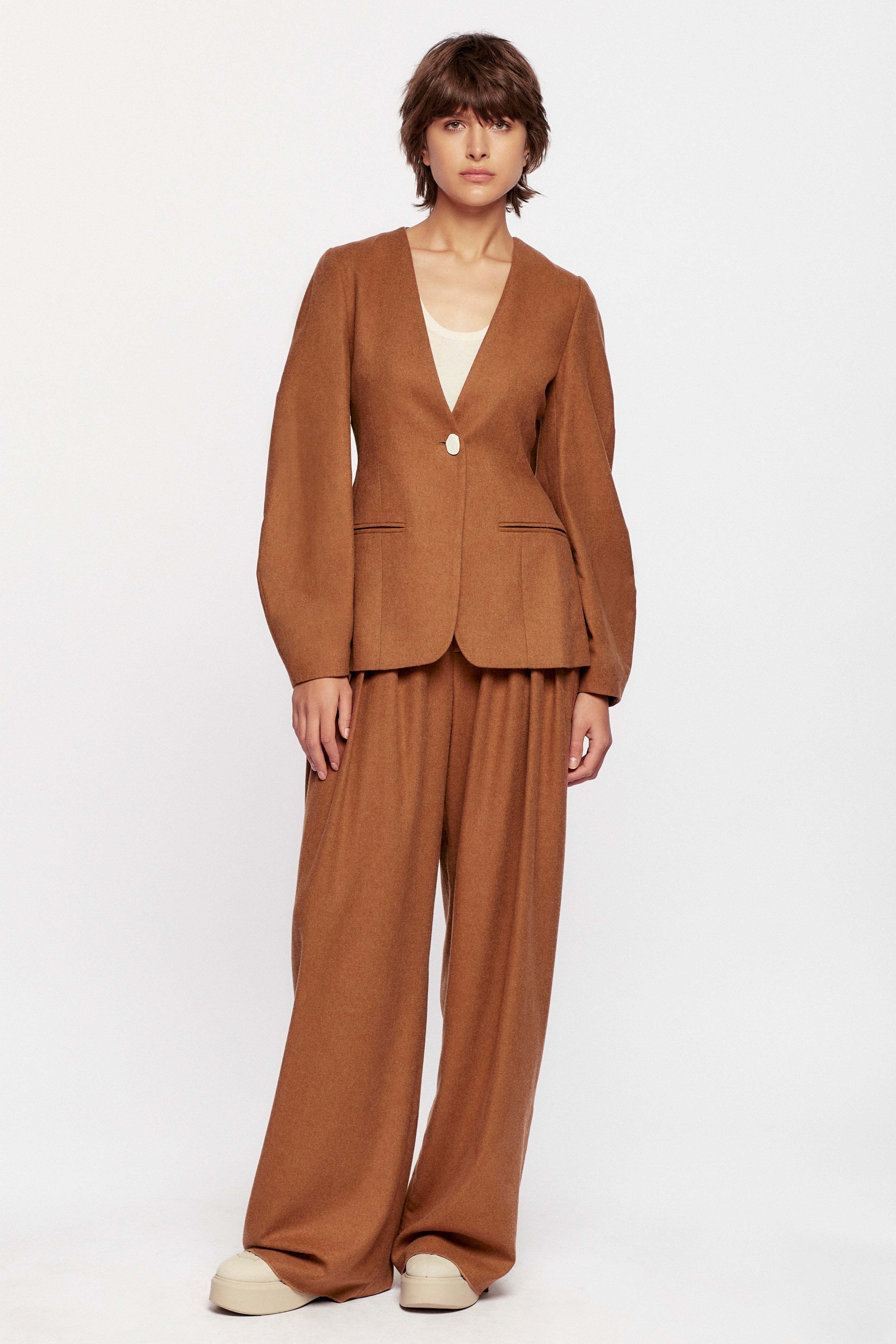 Chey is 5ft 9in, a regular size S and wearing a S.