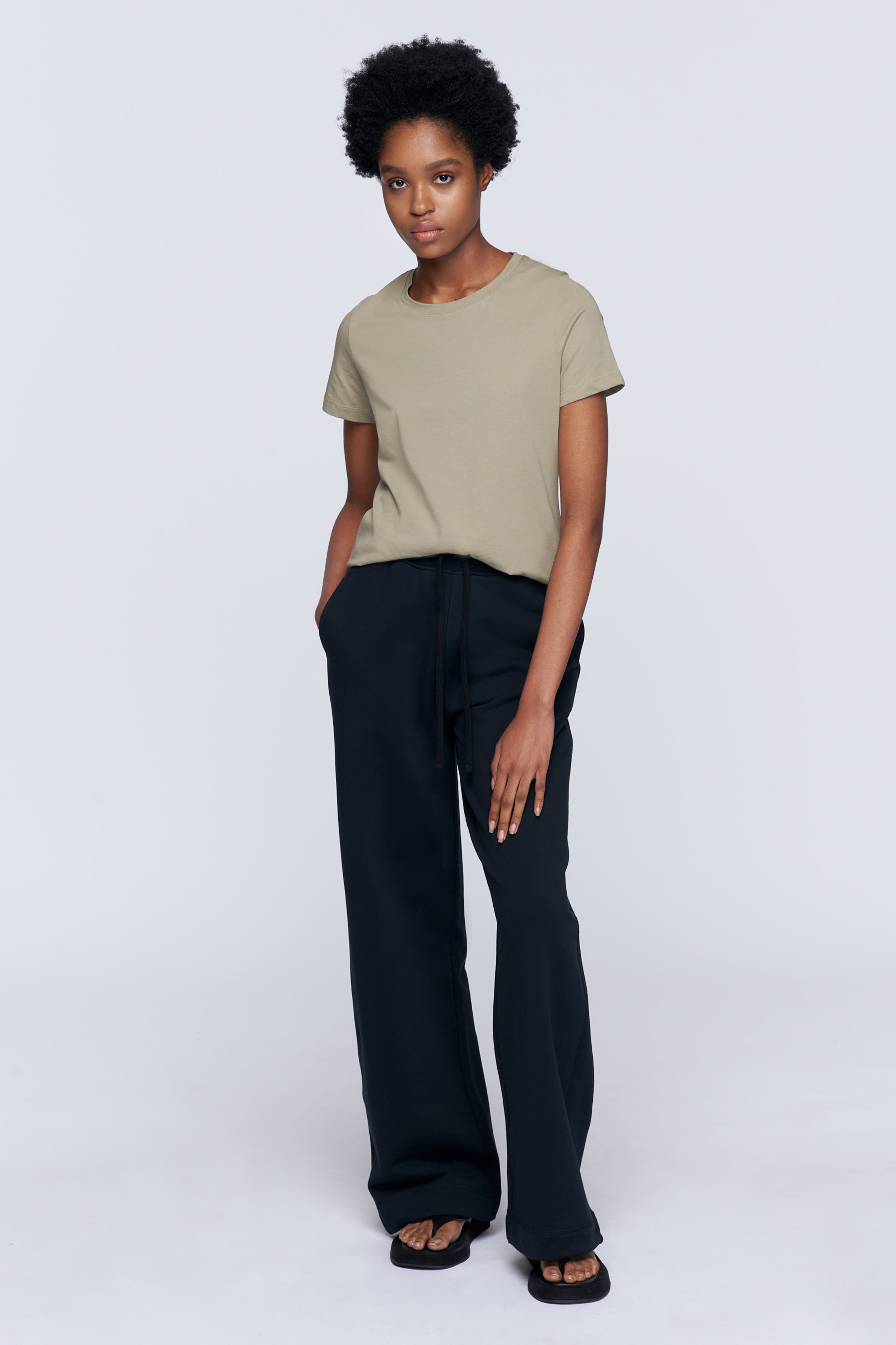 Nissi is 5ft 9in, a regular XS and wearing an XS.