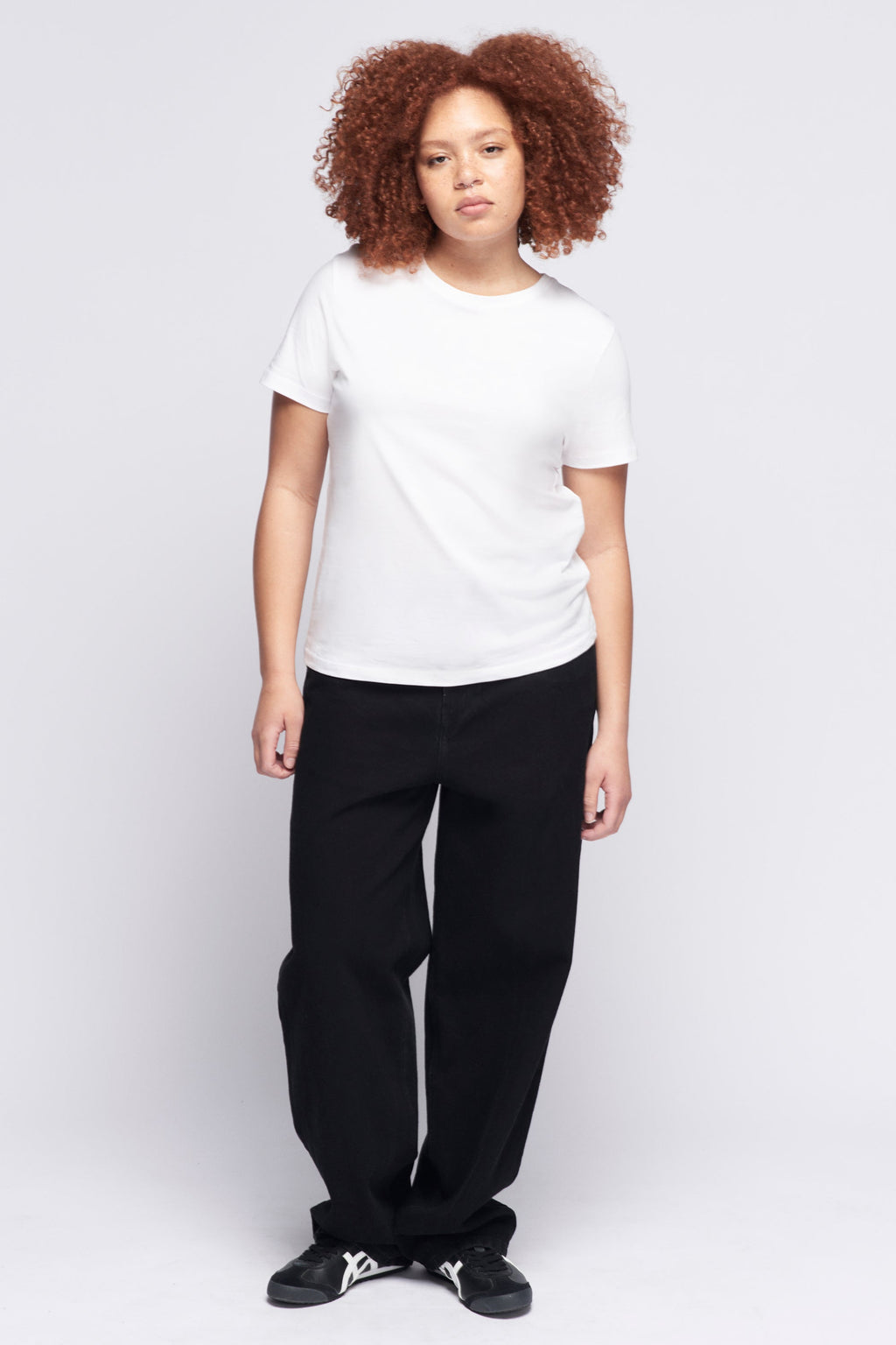 Robyn is 5ft 8in, a regular size M and wearing a L.